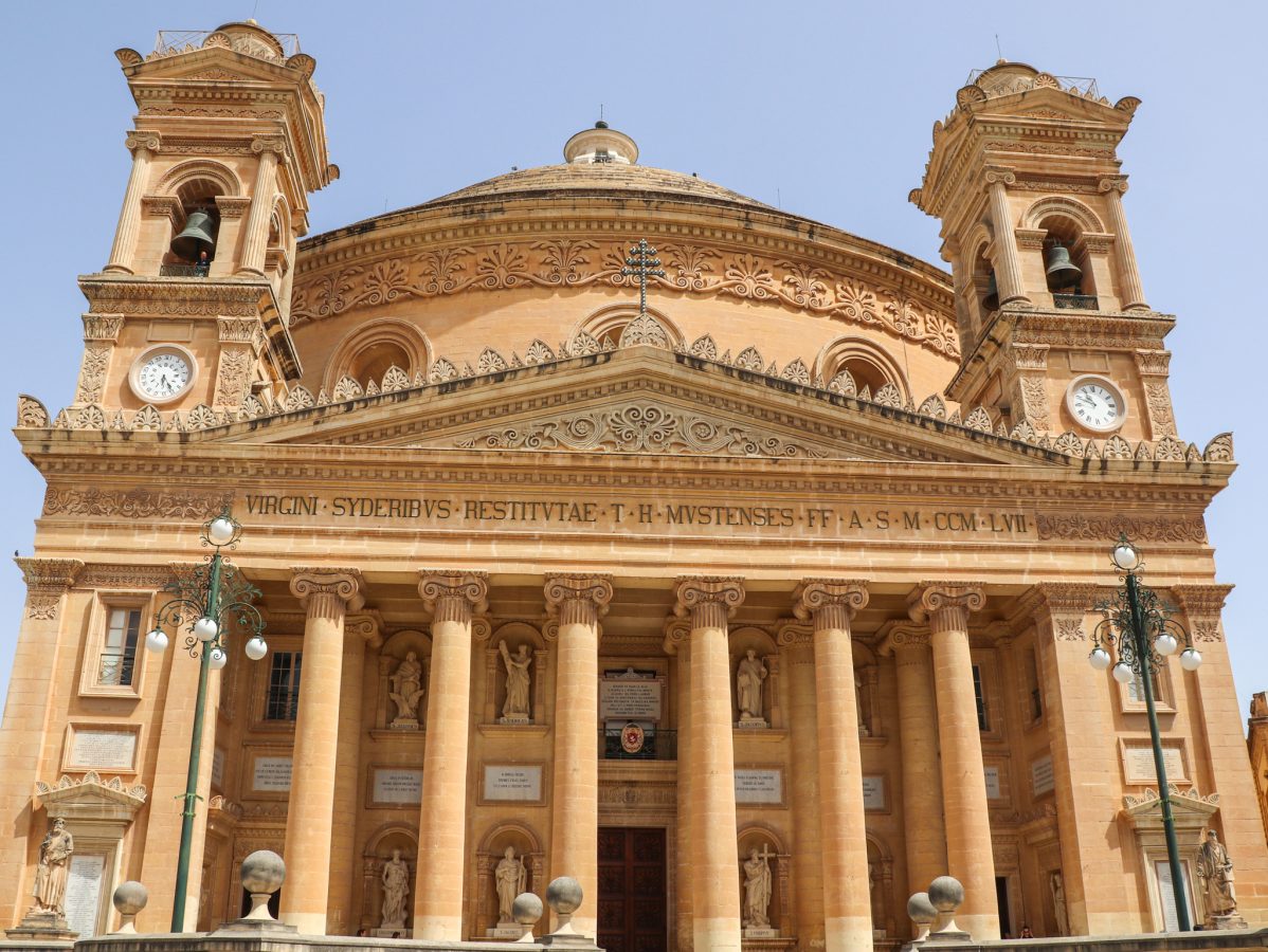 exterior da Igreja de Santa Maria em Mosta, Malta