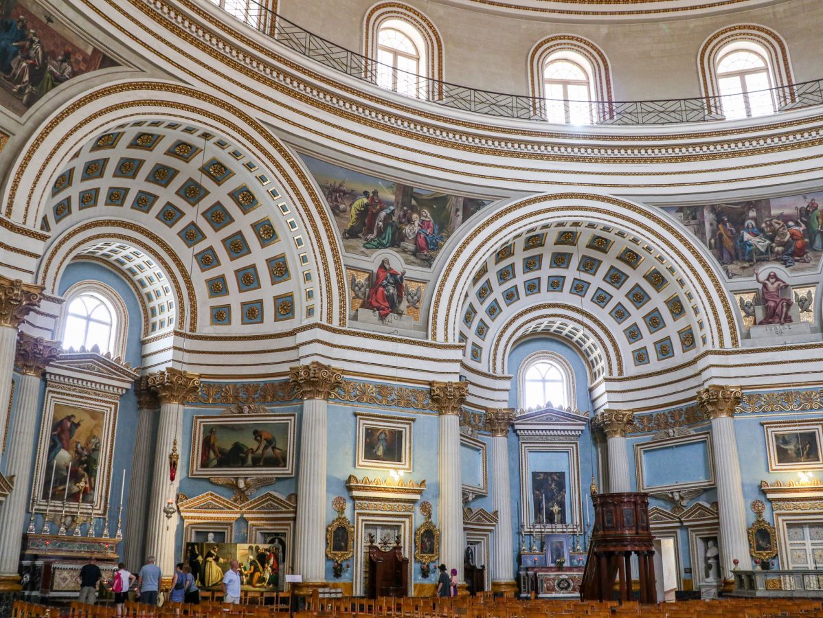 Interior da Igreja de Santa Maria em Mosta, Malta