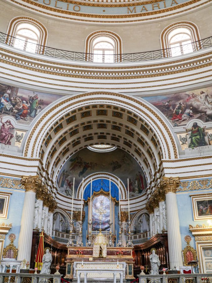 Altar da igreja de Santa Maria em Mosta, Malta